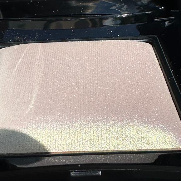 Illamasqua Beyond Powder Highlighter Compact Deity Baby Pink Gold Duochrome 7g - Picture 7 of 14